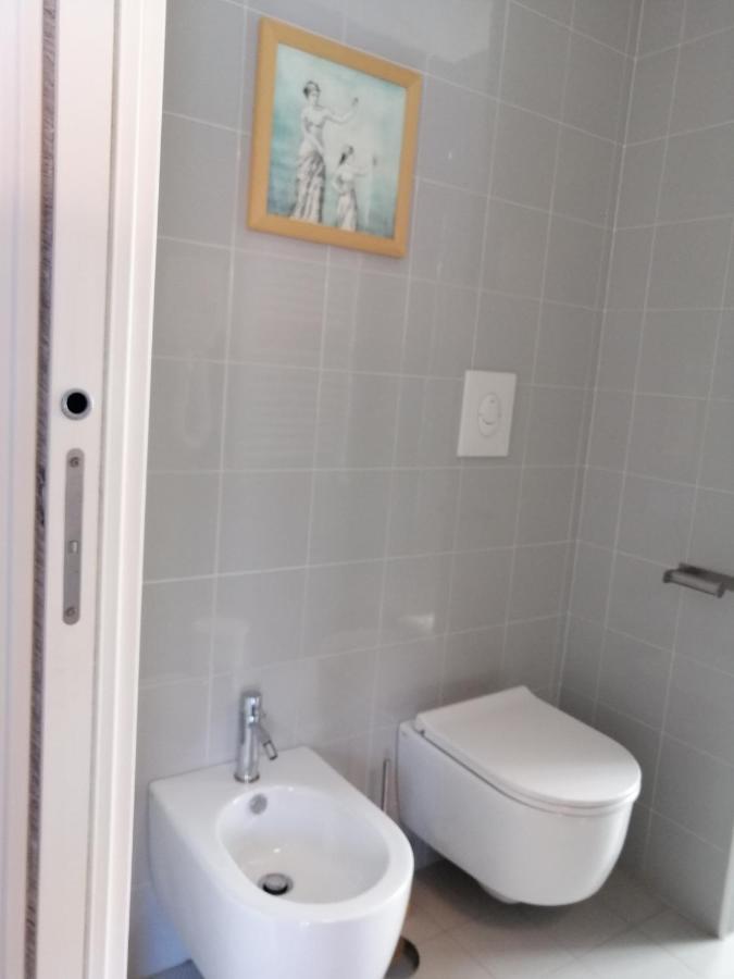 Vivaldo Suite Piazza Dei Martiri - Guest House Neapel Exteriör bild